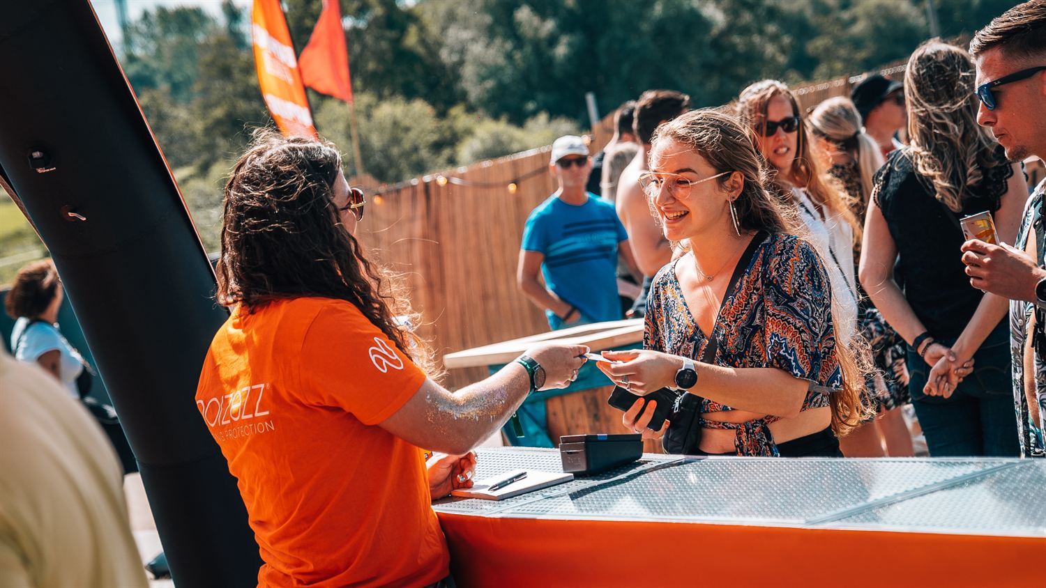NOIZEZZ pop-up store op een festival